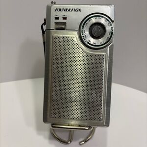 VTG Sound Design 1980 Pocket Radio AM-FM Handheld Retro Conversation Starter